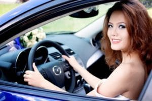 Phụ Nữ Khi Lái Xe Ô Tô Cần Lưu Ý Gì
