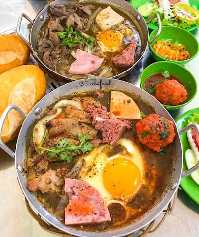 BÁNH MÌ CHẢO SỐT TIÊU ĐEN